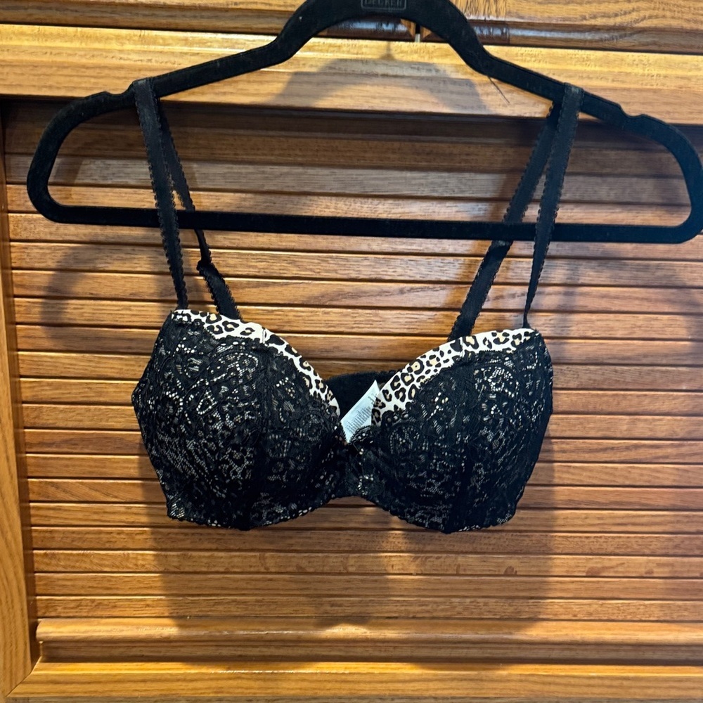 LASCANA EIC  chic Black Lace Bra with Leopard Accents